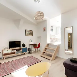 Apartment Air-conditioned With A Small Furnished Terrace In The Center, Aix-en-Provence